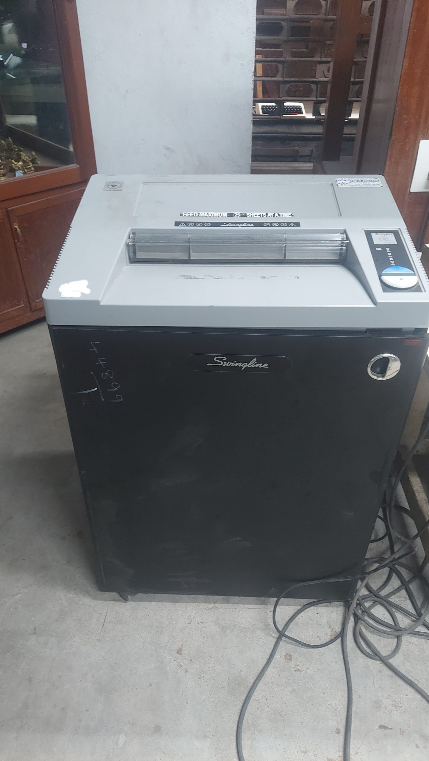 Industry swingline cx30-55 model paper shredder